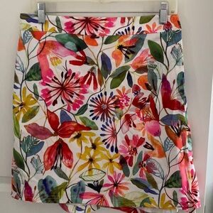Ripskirt Hawaii. Velcro closure, side pockets 97% polyester 3% spandex